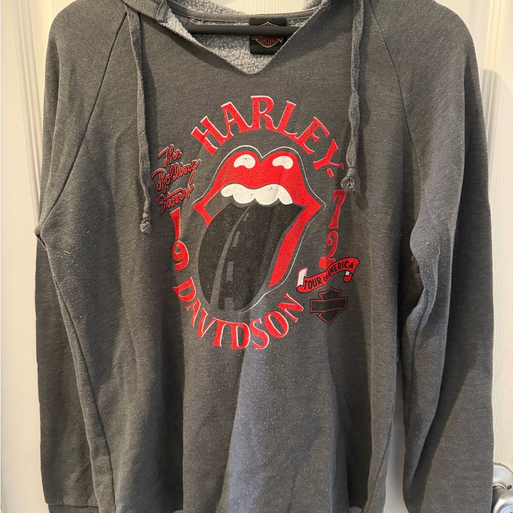 Harley-Davidson Gray Hoodie Sweatshirt with Red Graphic